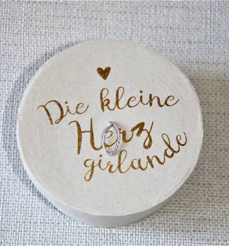 Kleine Herz-Girlande in der Dose